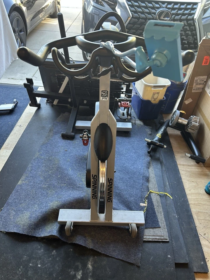 Bicicleta de spinning estacionaria Star Trac Spinner Pro Foto 3 de 4