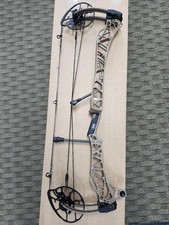 Mathews Lift X 33 Earth Right Hand Bow is in great condition