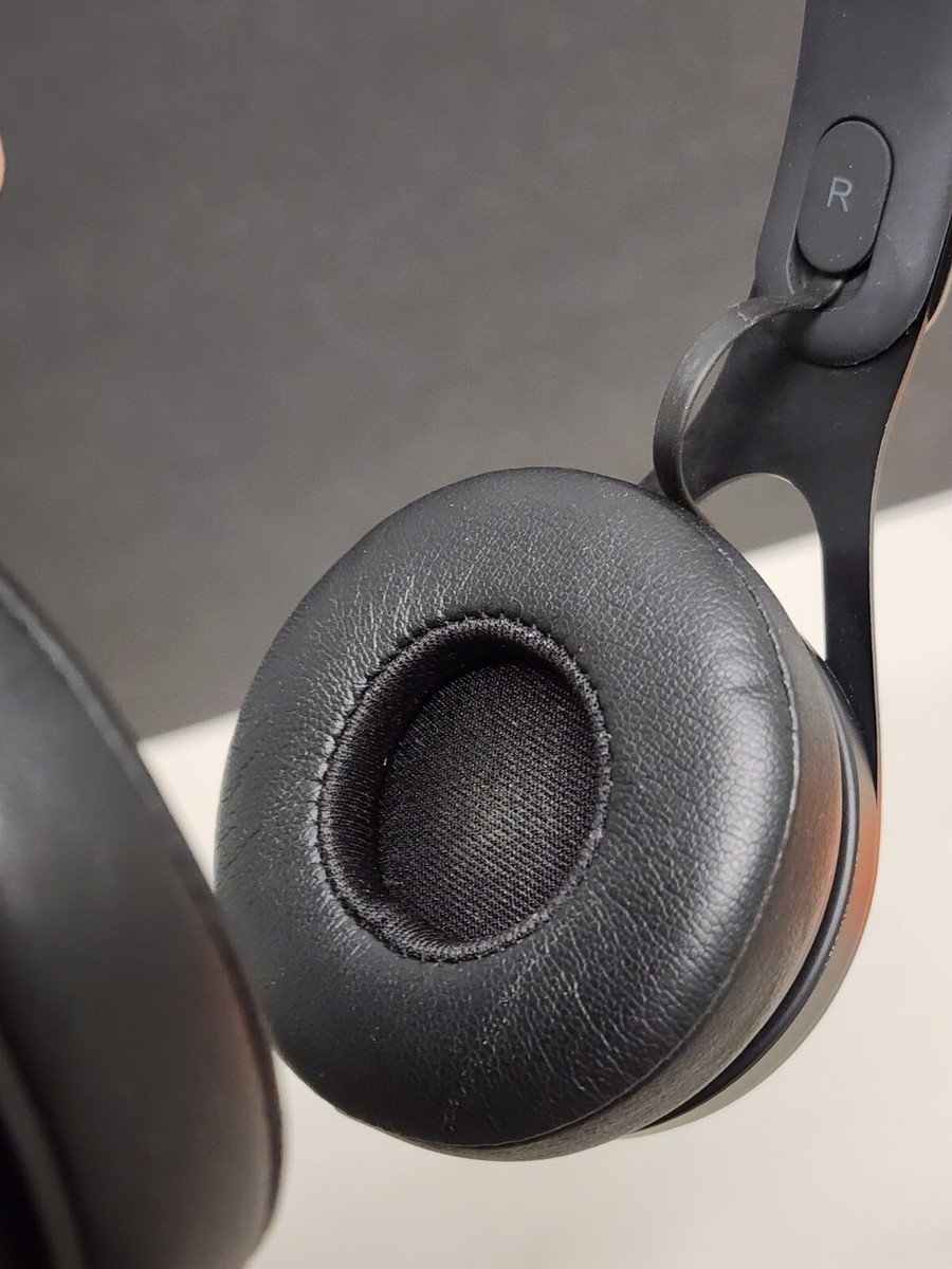 Beats by Dr Dre EP ON BLACK 　ML992PA/A Amazon.com: Beats by Dr. Dre EP Wired On-Ear Headphones