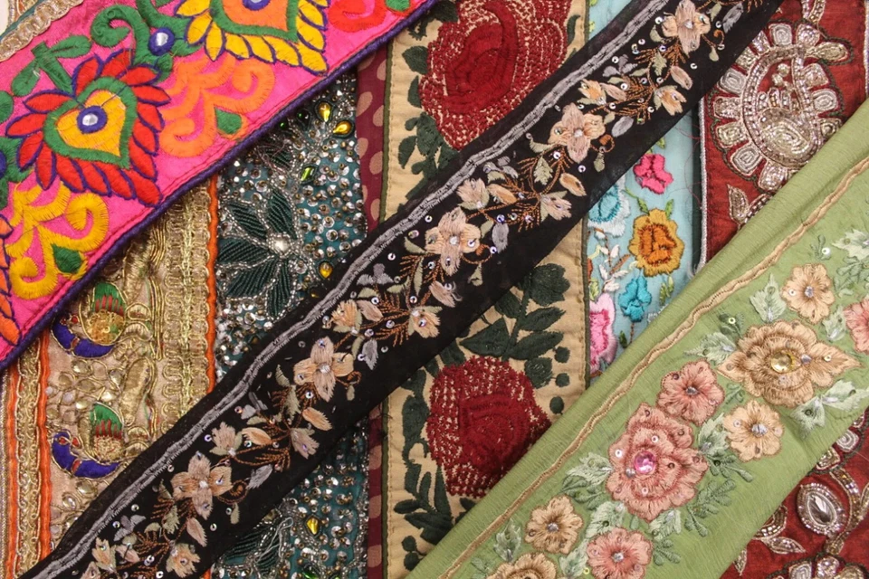 Wholesale Lot Sari Scraps Embellishments Swatch Saree Assorted Fabric SL1 - Image 2 of 3