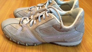 camel colored tennis shoes