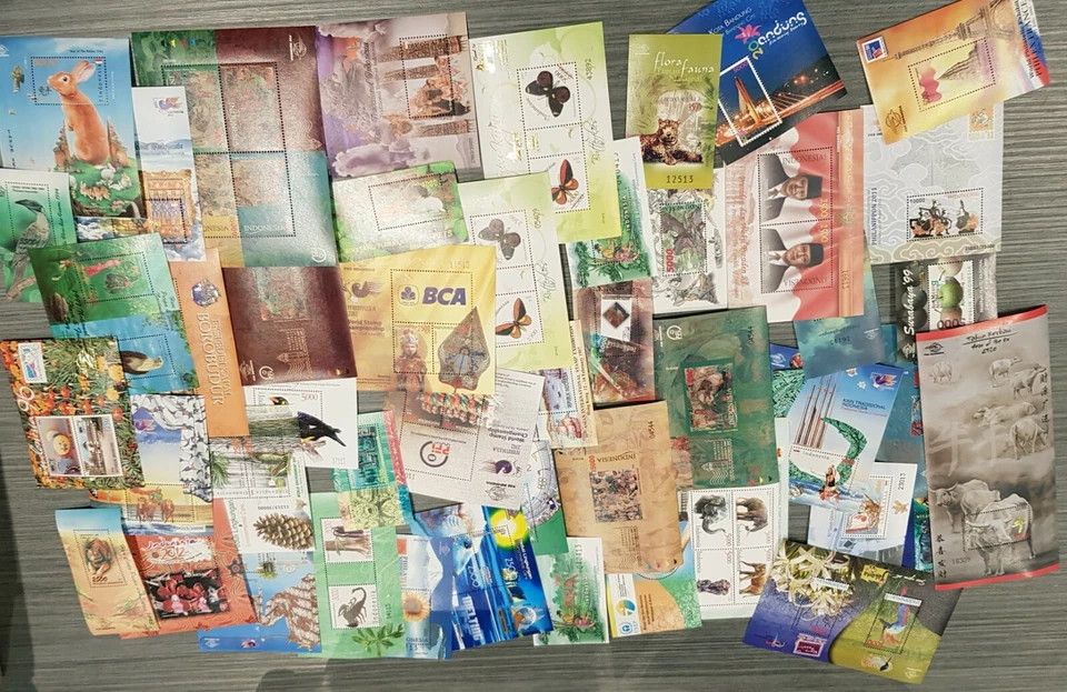 Indonesia 100 hojas diferentes de estampillas en miniatura todas como nuevas desquiciadas Foto 2 de 2