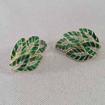Alfred Philippe Crown Trifari Harlequin Green Enamel Earrings Clip Ons Gold Tone