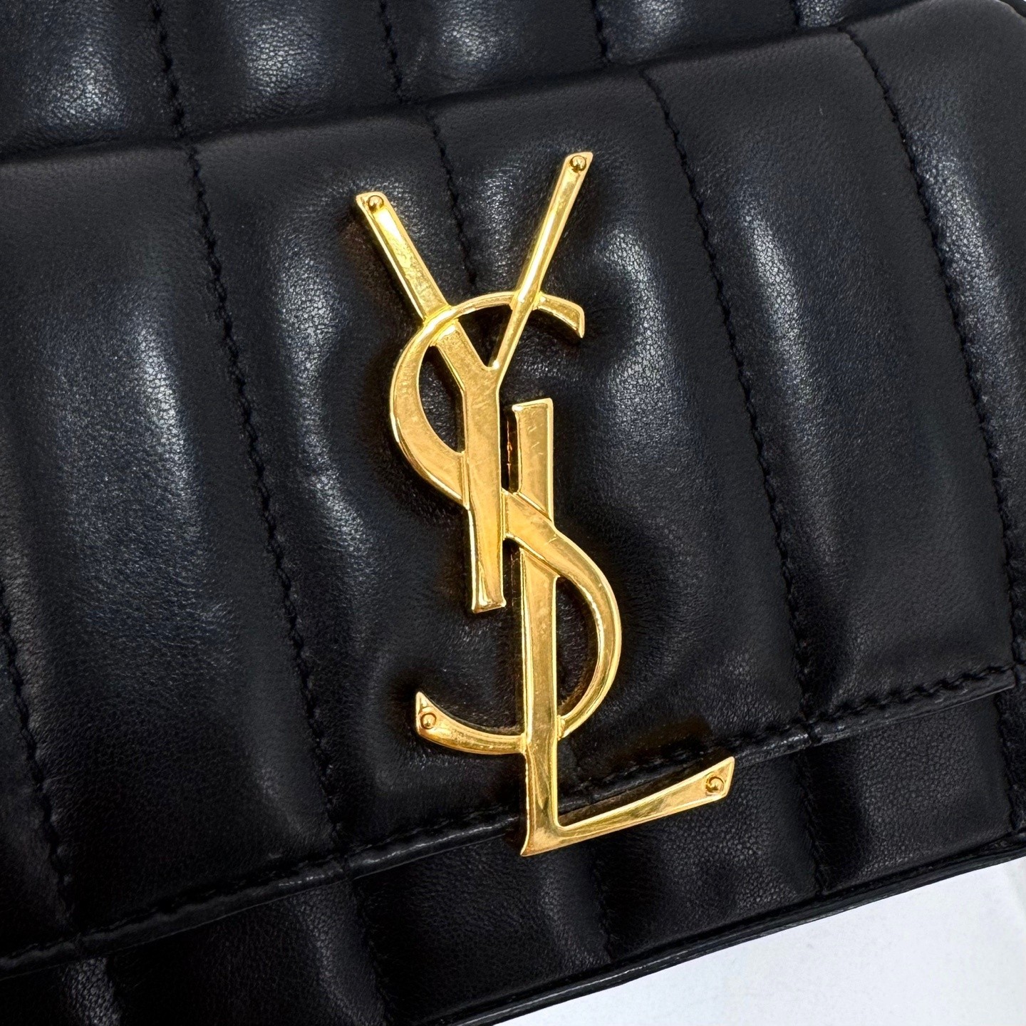 Borsa a tracolla Saint Laurent Vicky giocattolo per fotocamera nera 554075 137645781