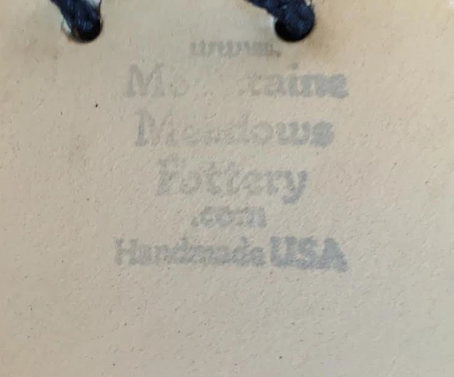 LETRERO HECHO A MANO DE CERÁMICA MOUNTAINE MEADOWS Foto 3 de 3