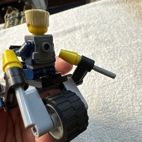 2009 Retired Lego Agents set #8967 Gold Tooth's Getaway ( Read Description )