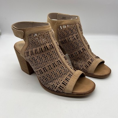 Vince Camuto Keannie Tan open toe wedge laser cut sandals 8M Summer