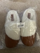isotoner womens slippers M 7.5-8 New In Package