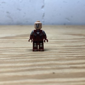 Lego Marvel Super Heroes 5002946 Iron Man Silver Centurion