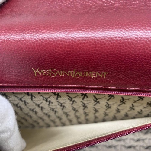Soldes Sac à main Yves Saint Laurent une bandoulière cuir rouge cassandre