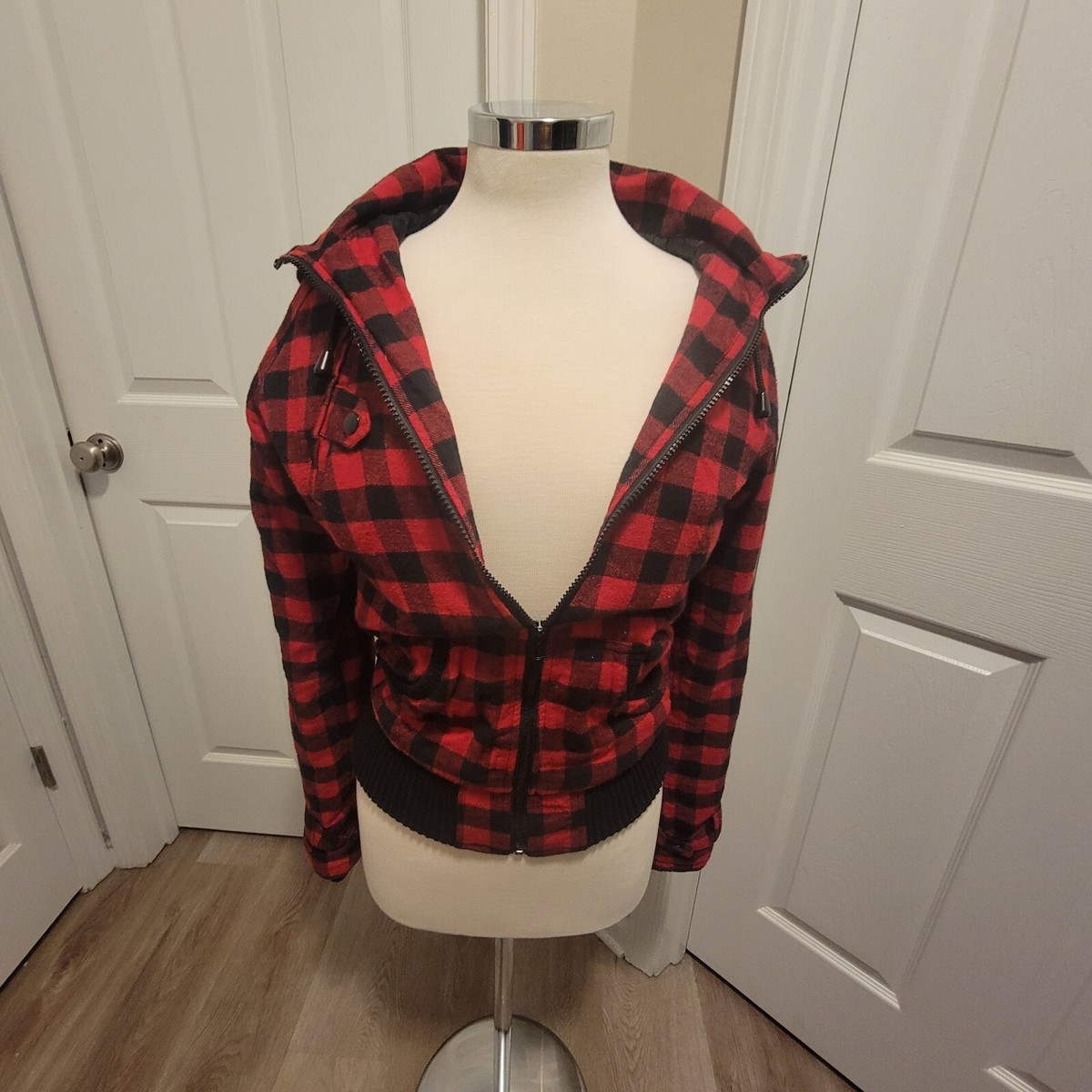 Juniors Medium Jack BB Dakota Red Black Buffalo Plaid Zip Up Jacket Fits  Snugly