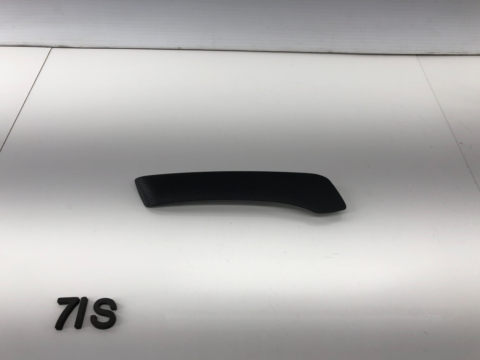 2006 HUMMER H3 3.7L L5 REAR LEFT SIDE DOOR PANEL ARMREST TRIM COVER