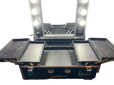 NYX メイクボックス NYX Professional Makeup Artist Train Case with Legs, Lights