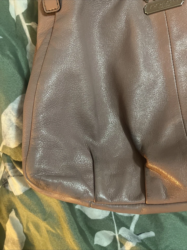 Coach Madison Maggie 16503 Gold Leather Medium Shoulder Bag Horse Carriage - Image 2 of 4