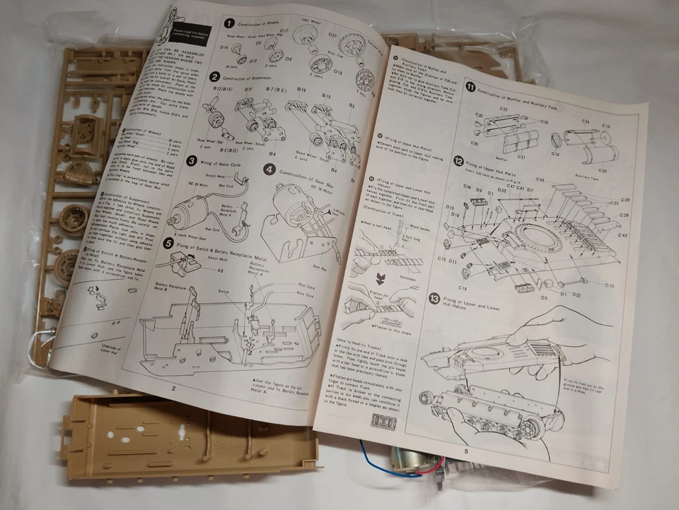 TAMIYA 1/35 MATILDA ANNO 1973 COMPLETO DI MOTORE ELETTRICO - Immagine 4 di 4