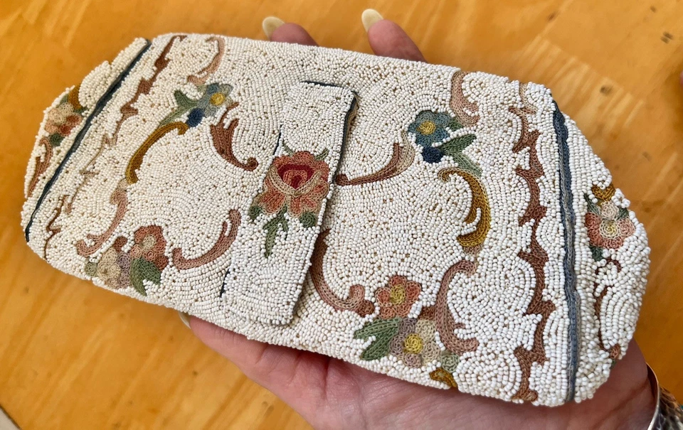 Deslumbrante Bolsa de Embreagem Edwardian Micro Seed Bead Crewel Floral Dedo França Estado perfeito - Imagem 4 de 4