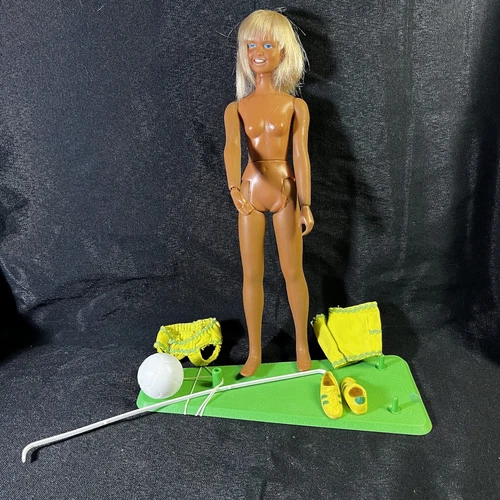 VINTAGE KENNER DUSTY DOLL 1974 ACCESSORY VOLLEYBALL SPORTS SET WITH OUTFIT
