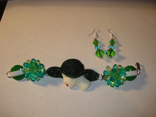 Vintage Upcycled Green Hat Lady Bead Clip Earrings Bracelet and P. Earrings Set - Picture 6 of 6