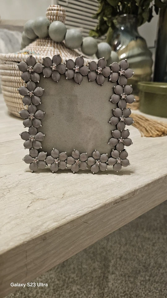Marco de fotos Sonoma vintage nuevo en caja 5×5 gris con cuentas flores con diamantes de imitación Foto 2 de 4