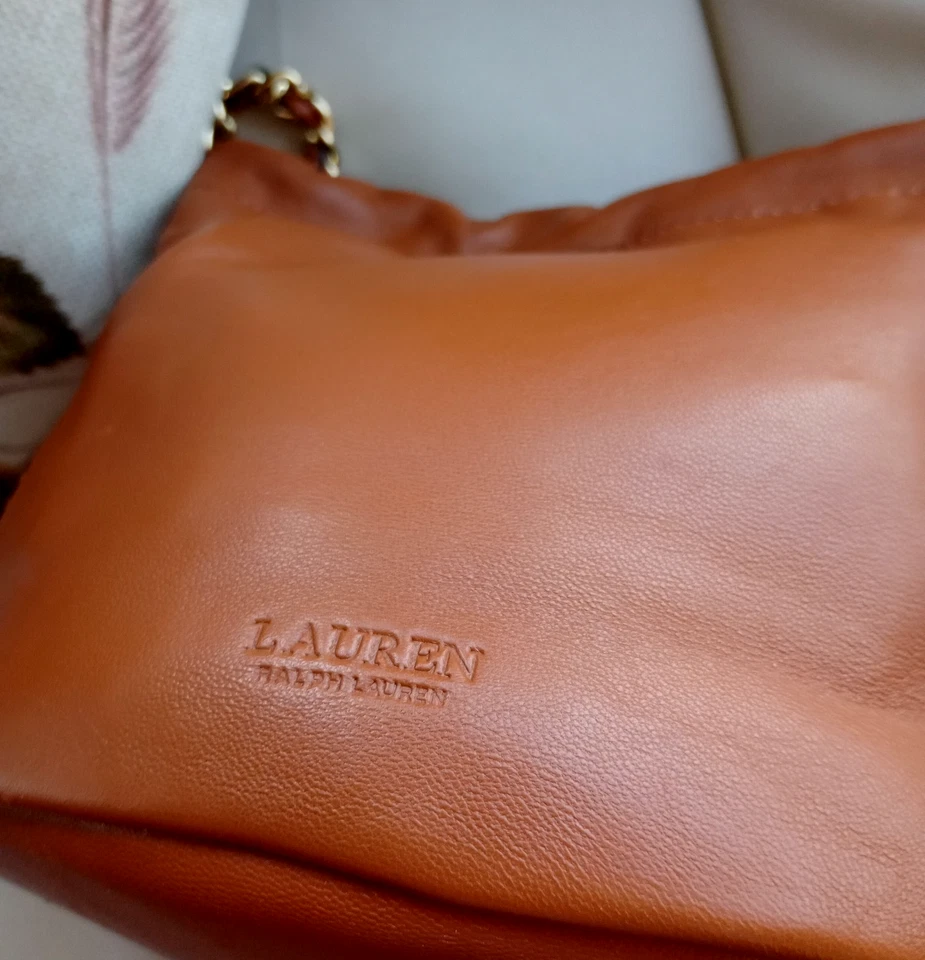 Bolso Bandolera Bolso Cubo Ralph Lauren Pequeño Cuero Cadena Dorada Correa Lauren Bronceado $275 Foto 3 de 4