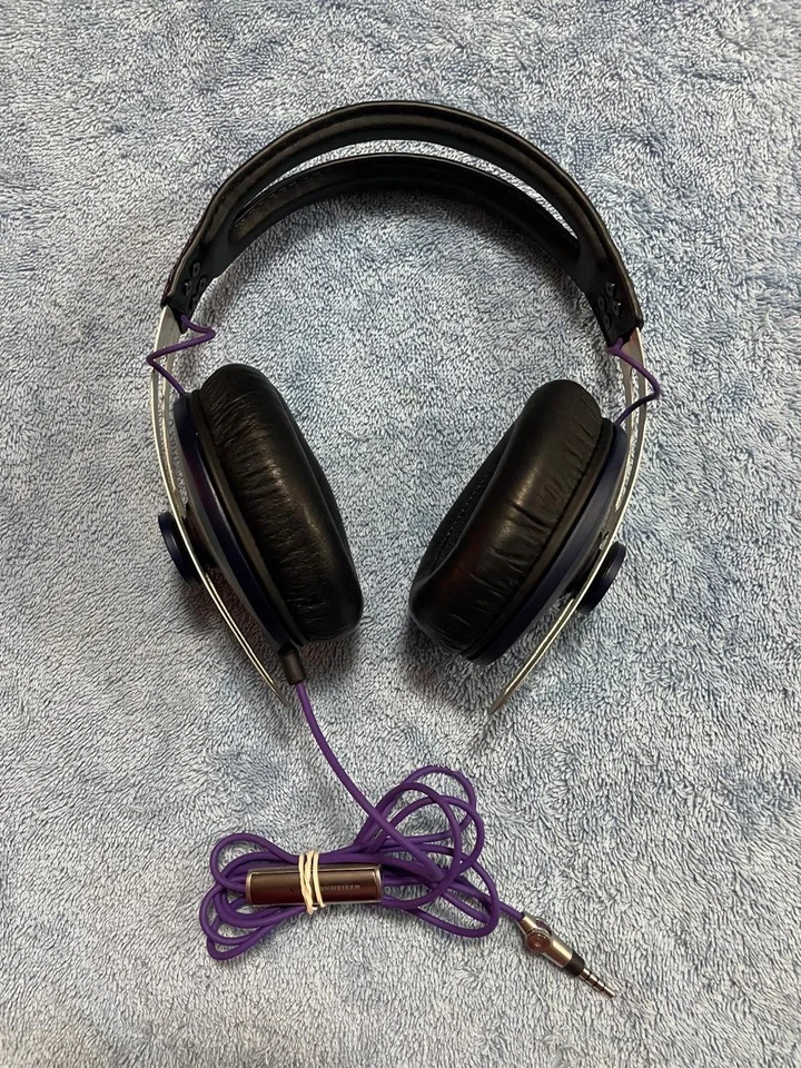 Red Bull F1 Racing x Sennheiser Momentum 1.0 Over-Ear Headphones Limited Edition, photo 2 of 5