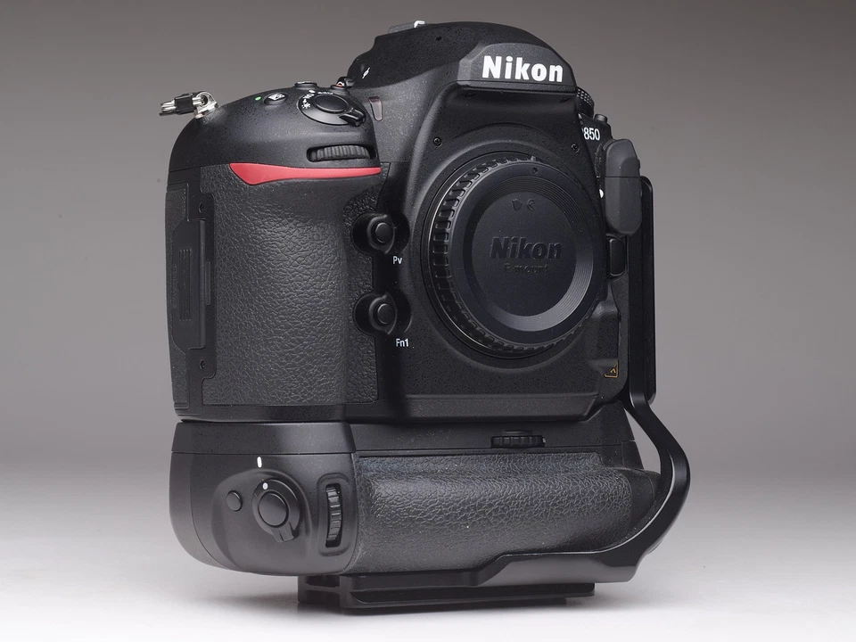 Nikon D850 Gehäuse inkl. Batteriegriff und L-Winkel - Bild 2 von 4
