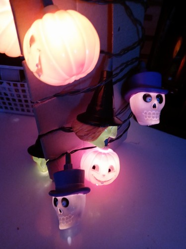 Vintage Set Of 10 Halloween Novelty Blow Mold Light Set Witch Pumpkin Skull - Picture 11 of 11