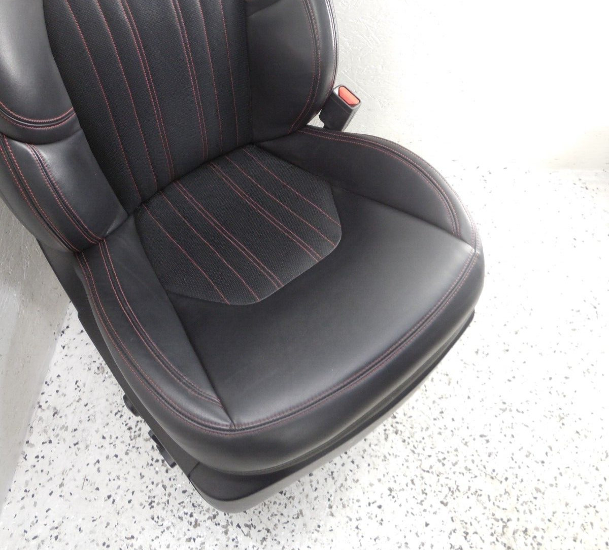 2017 17 Maserati Levante Front Seat Passenger Right OEM Black Red Stitching