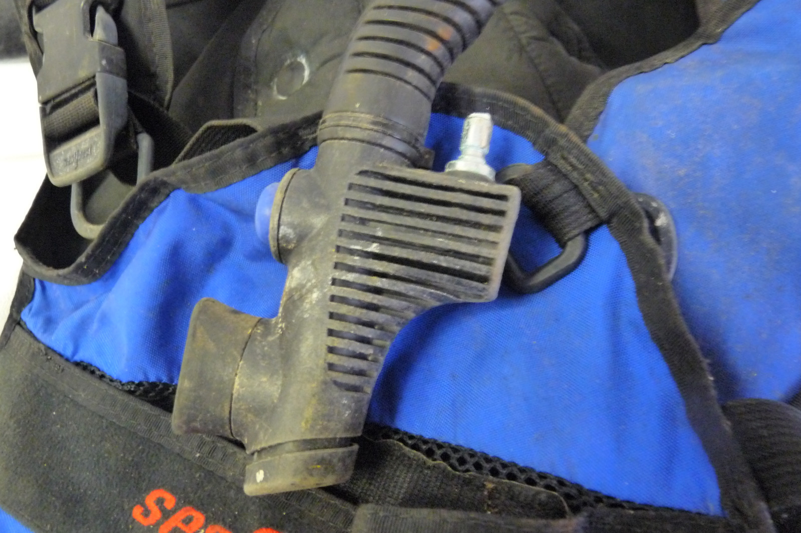 Scuba Diving Vest SeaQuest Quick Draw Weight Holster Medium w/Air