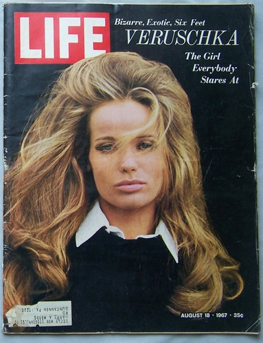 1967 Life Magazine Veruschka CarYastrzemski pota - Afbeelding 1 van 1