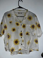 Women’s Sunflower Blouse Sz M By SO. Short Length Button Up