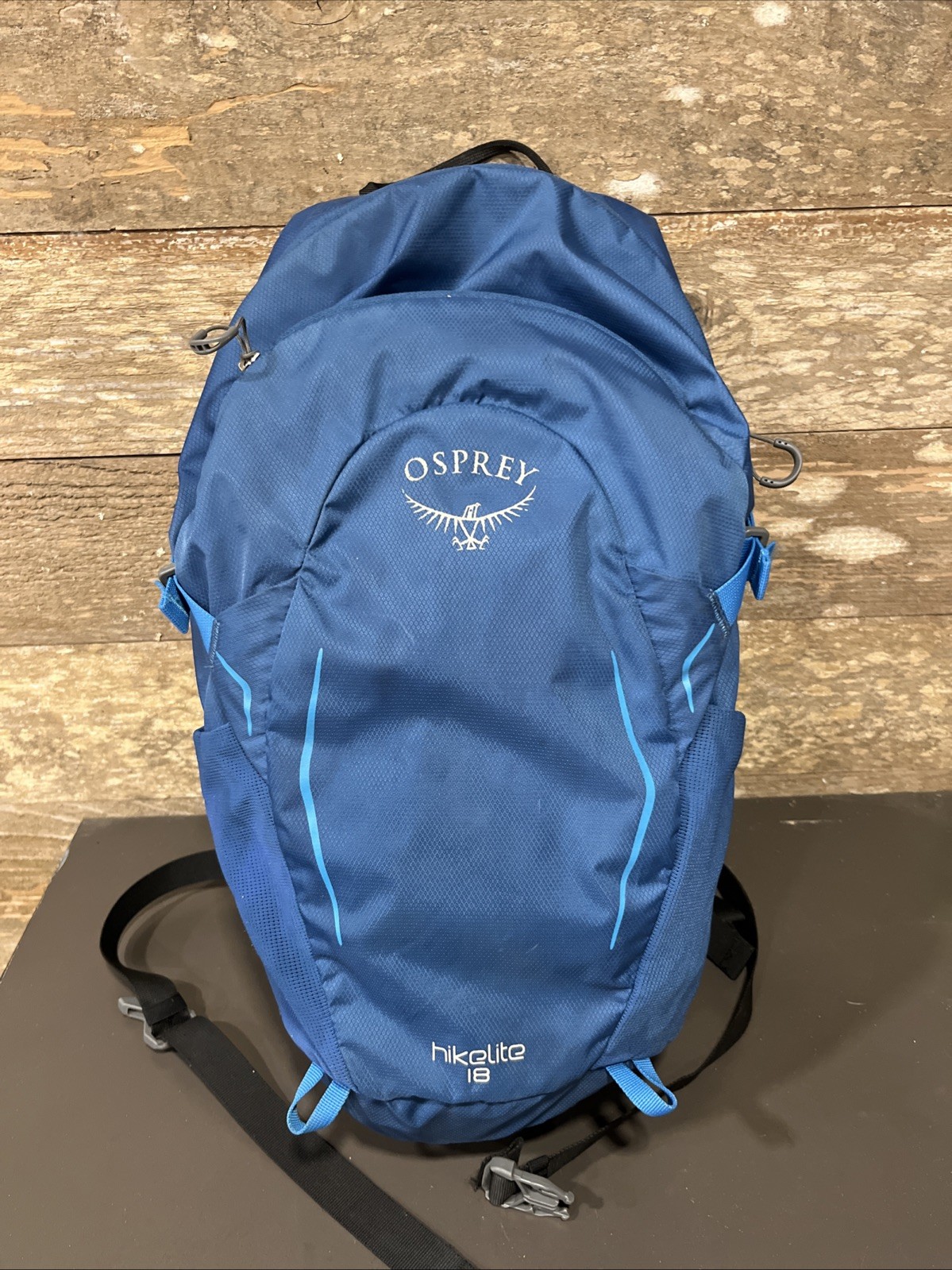 Osprey Hikelite 18L Pack Black Hiking Backpack  w/ rain cove