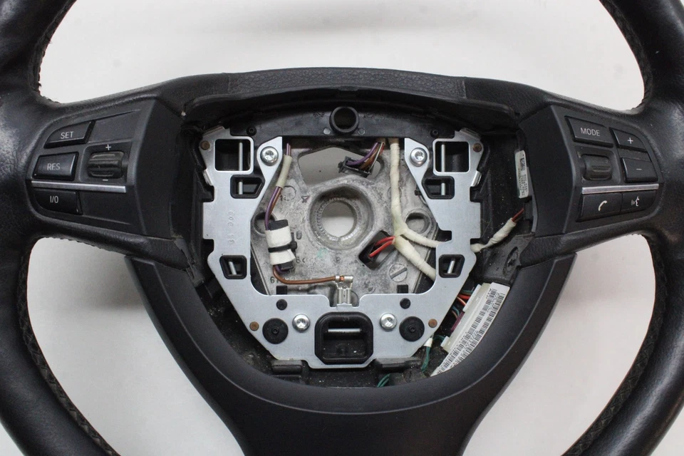 Volante 2013 BMW 528XI COURO PRETO FABRICANTE DE EQUIPAMENTO ORIGINAL 11 12 13 14 15 16 - Imagem 4 de 4