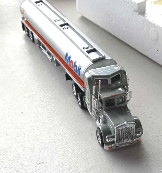 Matchbox Collectibles Mobil Kenworth Aerodyne Tanker escala 1:100 1998 diecast Foto 3 de 4