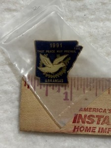 Arkansas 1991 Pin That Peace May Prevail Collectible