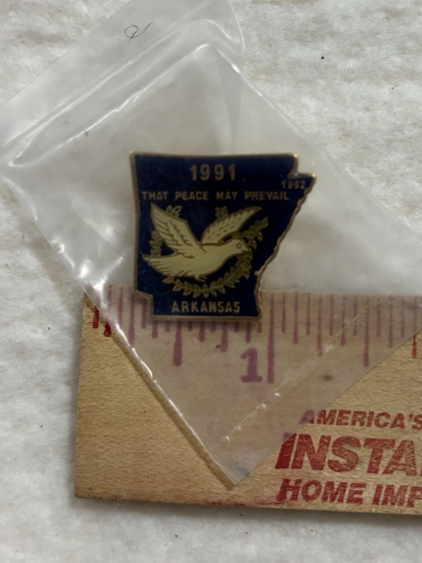 Arkansas 1991 Pin That Peace May Prevail Collectible