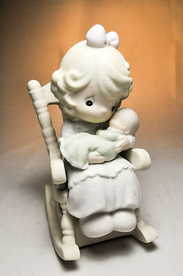 Precious Moments: Love Never Leaves A Mother's Arms - Replace - 523941