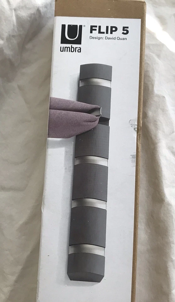 Nuevo organizador contemporáneo de 5 ganchos para abrigos o sombreros de madera gris y metal a la deriva Foto 3 de 4