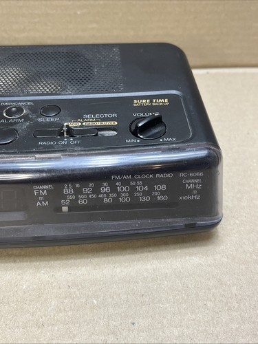 Panasonic RC-6066 Alarm Clock Radio - Picture 3 of 10