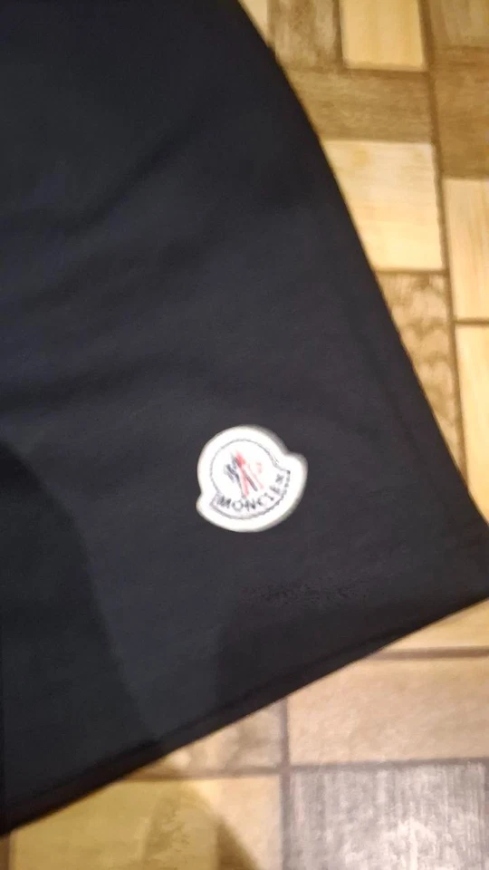 Moncler短裤 — 第 2/3 张图片