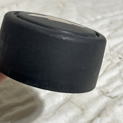 1997-2004 Chevy Tracker Black SUV Wheel Center Hub Cap PA66-GF30 - Picture 4 of 5