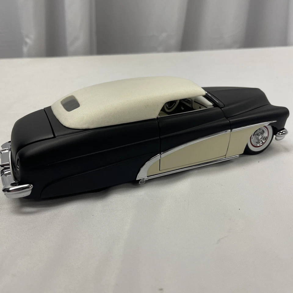 Danbury Mint 1951 Mercury Custom 1:24 Scale Diecast Model Car No Box Black/White - Image 4 of 4
