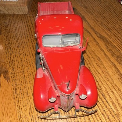Danbury Mint 1937 Studebaker Coupe Express Pickup Truck Diecast 1:24 Scale Red