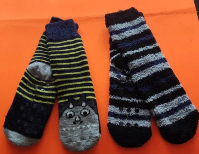 ALIVE 2 Paar Warme Jungen Anti-Rutsch Socken mit ABS-Noppen & weichem Plüsch NEU