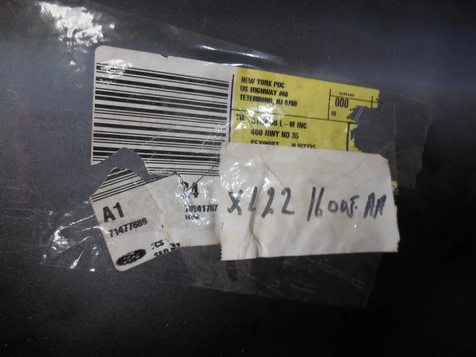 Guardabarros delantero derecho Ford Explorer Eddie Bauer 1999-2001 XL2Z-16005-AA nuevo de lote Foto 2 de 4