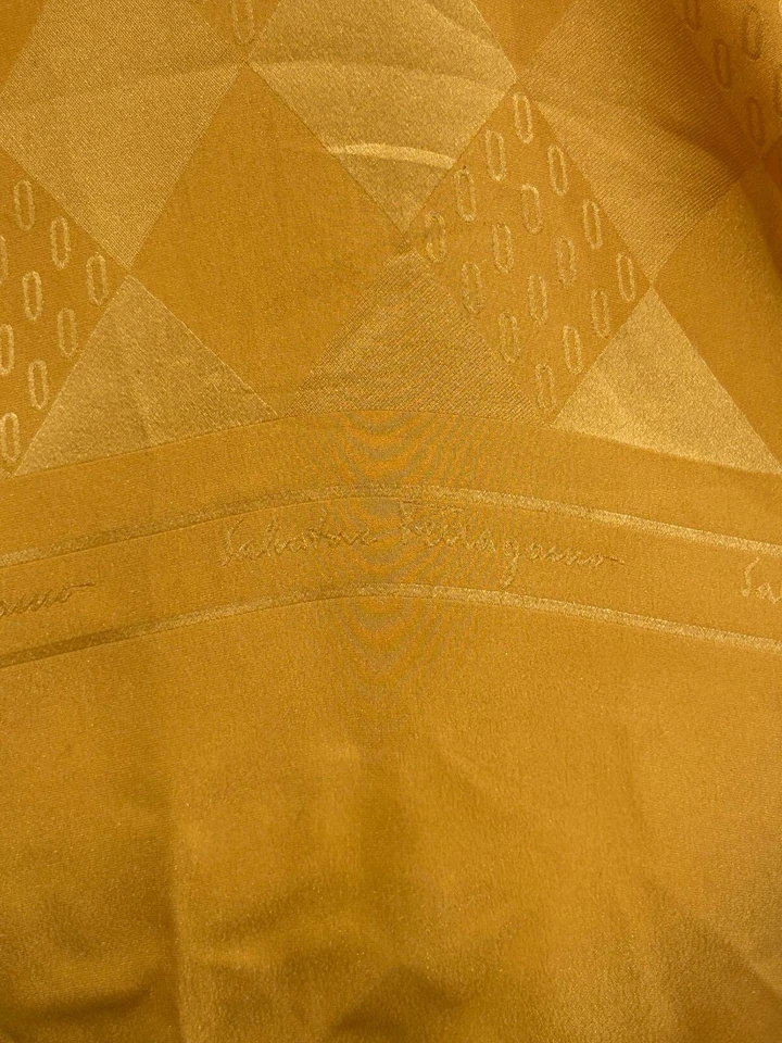 S20# Salvatore Ferragamo Estola Seda Amarillo Bufanda Hecha en Italia 60/12 pulgadas Tiene Tirador Foto 4 de 4