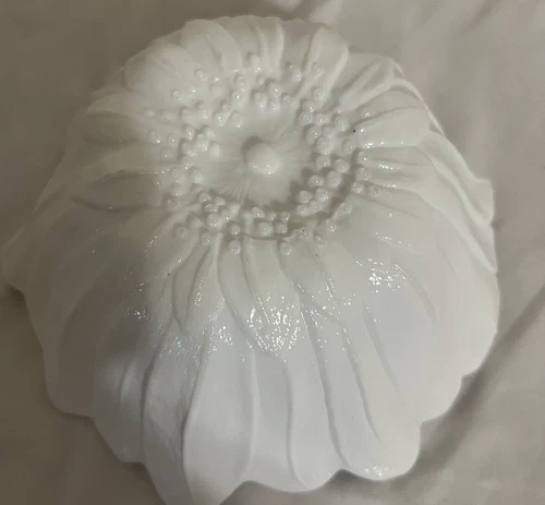 Vintage Indiana Glass Company Opaque Milk Lily Pons Sunflower Serving Bowl 7”
