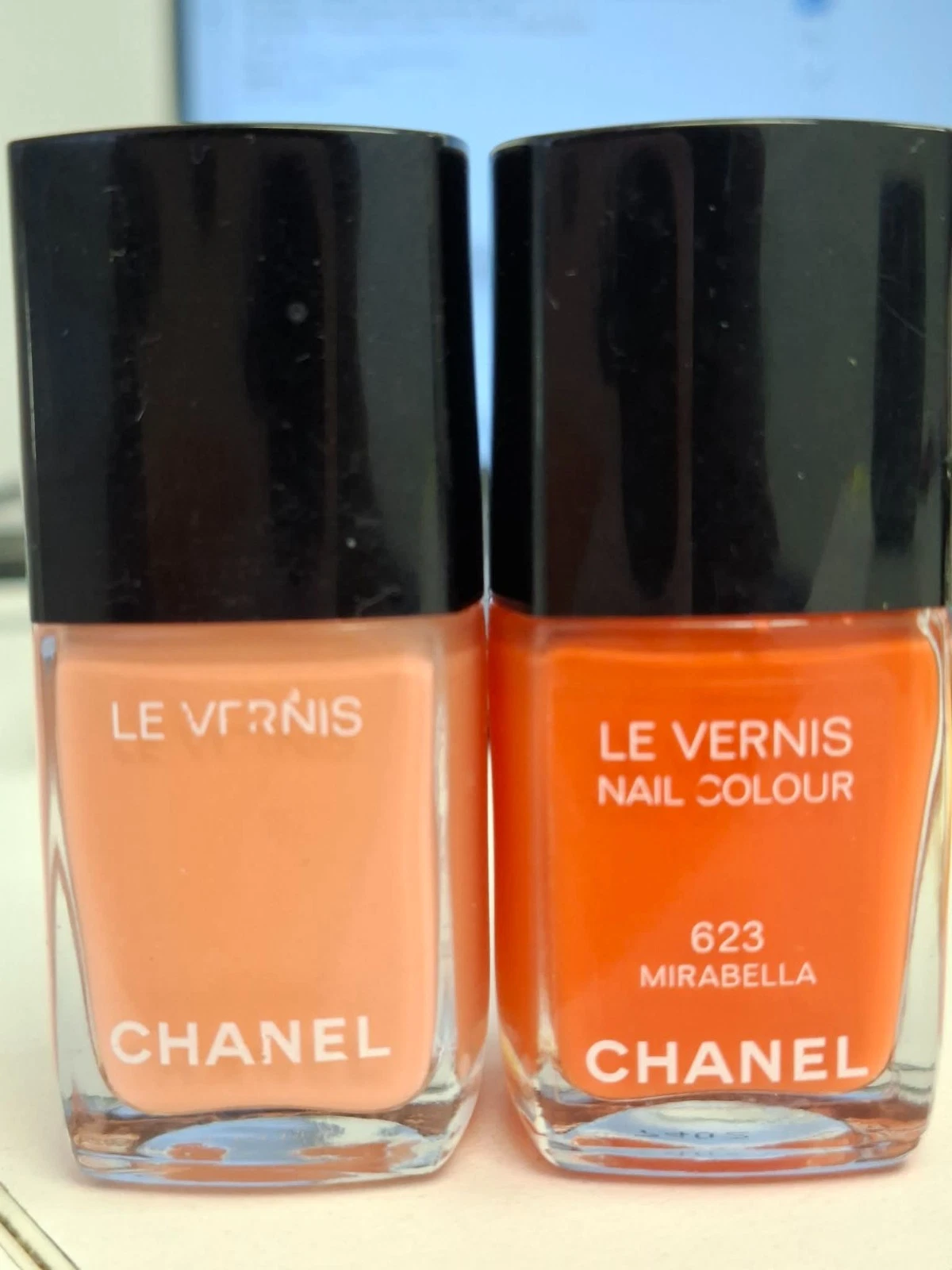 Set of 2 CHANEL Le Vernis Nail Polish- 623 Mirabella, 560 Coquillage
Opens in a new window or tab