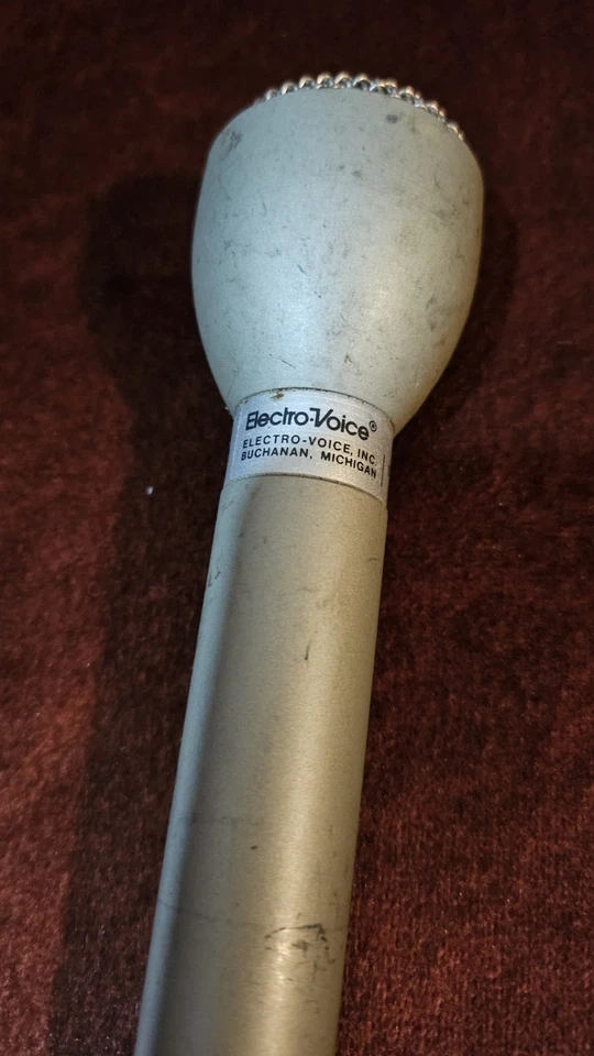 Micrófono de voz omnidireccional dinámico Electro Voice 635A. Plata. Foto 2 de 4