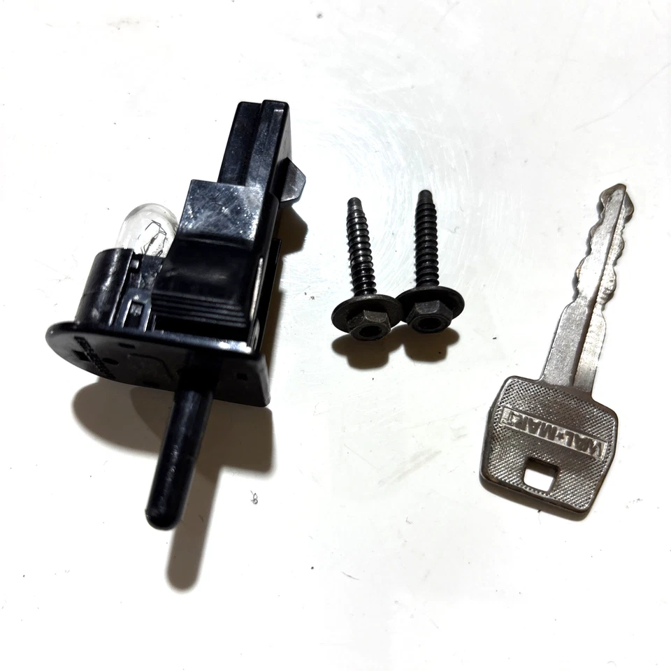 1989-1994 Ford Ranger (Explorer) glove box w/key (beige) Mazda B-Series - Image 2 of 4